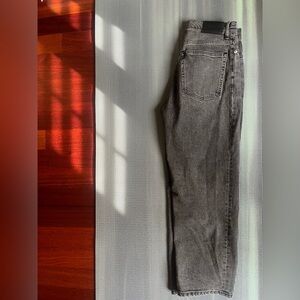 Everlane Women’s Way High Jeans. Size 27.

Color: Washed Black